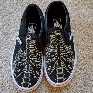 New Vans Skeleton - Boys - Sz 13.5
